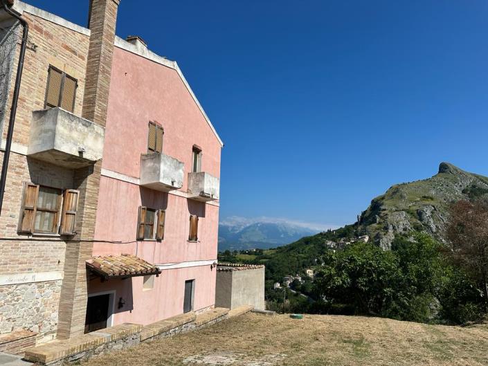 Image No.5-Propriété de 4 chambres à vendre