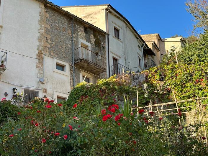 Image No.2-2 Bed House for sale