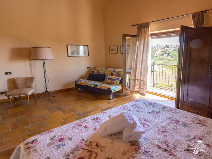 Image No.33-10 Bed Farmhouse for sale