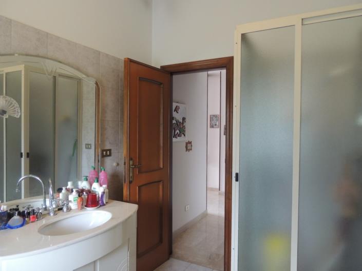 Image No.20-3 Bed Apartment for sale
