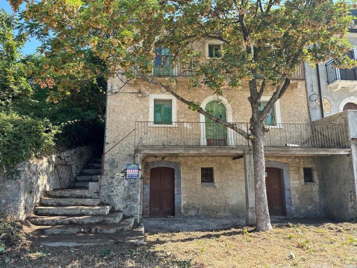 Image No.3-3 Bed Property for sale