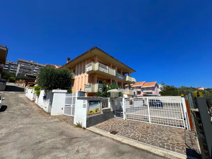 Image No.2-Maison / Villa de 3 chambres à vendre à Pescara