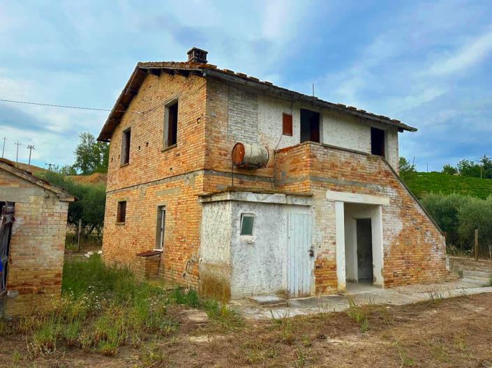 Image No.2-2 Bed Country House for sale