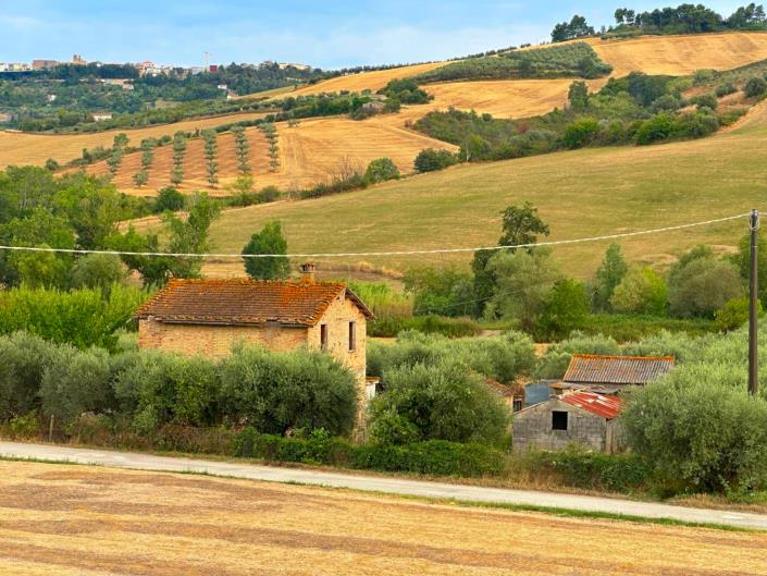 Image No.3-2 Bed Country House for sale