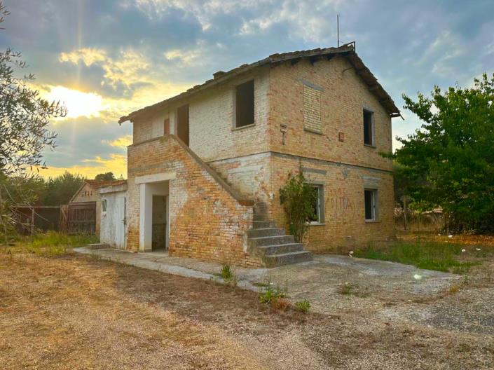 Image No.4-2 Bed Country House for sale