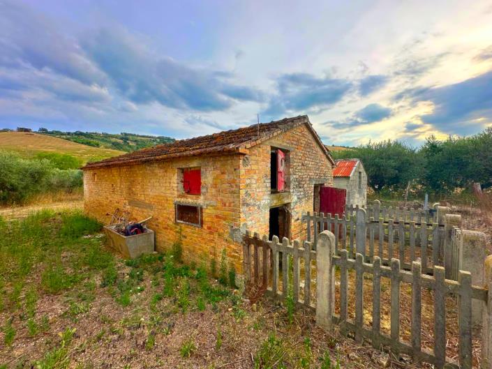 Image No.6-2 Bed Country House for sale
