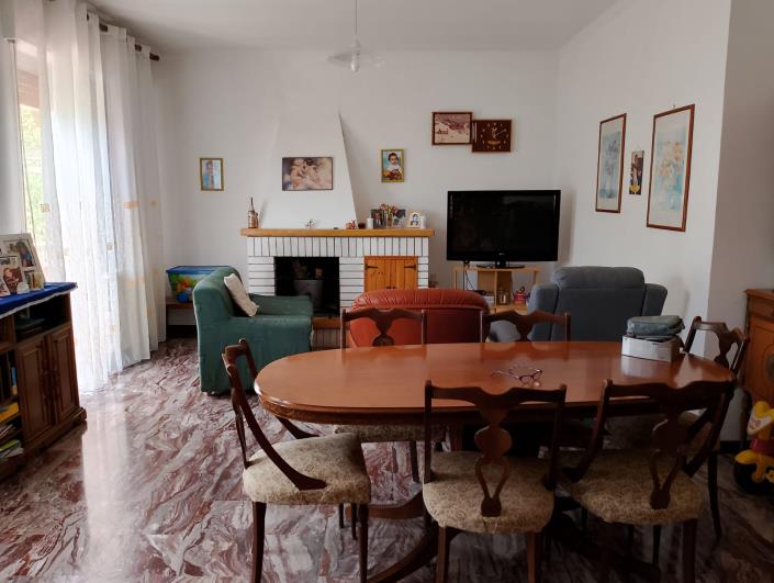 Image No.8-Propriété de 4 chambres à vendre à Farindola