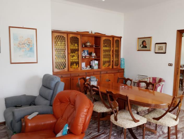 Image No.9-Propriété de 4 chambres à vendre à Farindola