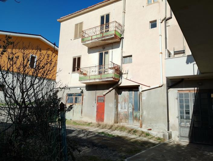 Image No.2-Maison de ville de 4 chambres à vendre à Alanno