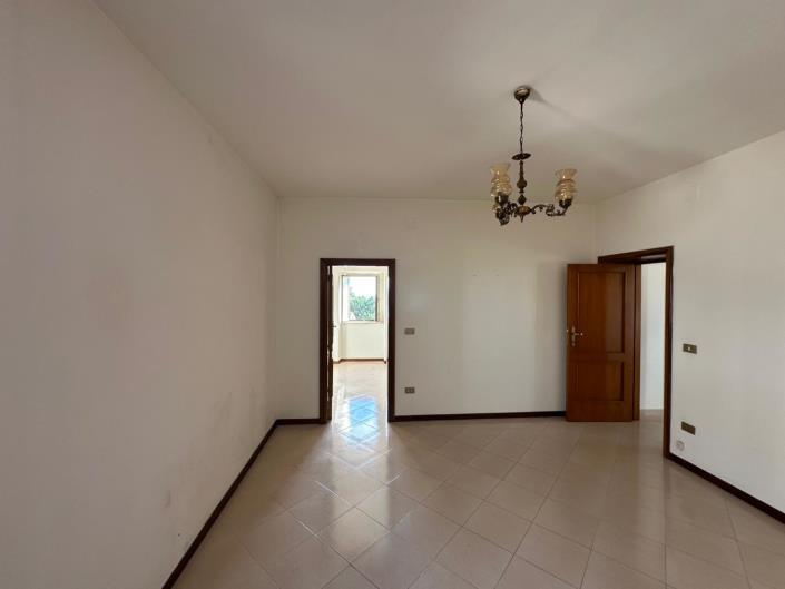Image No.25-3 Bed Property for sale