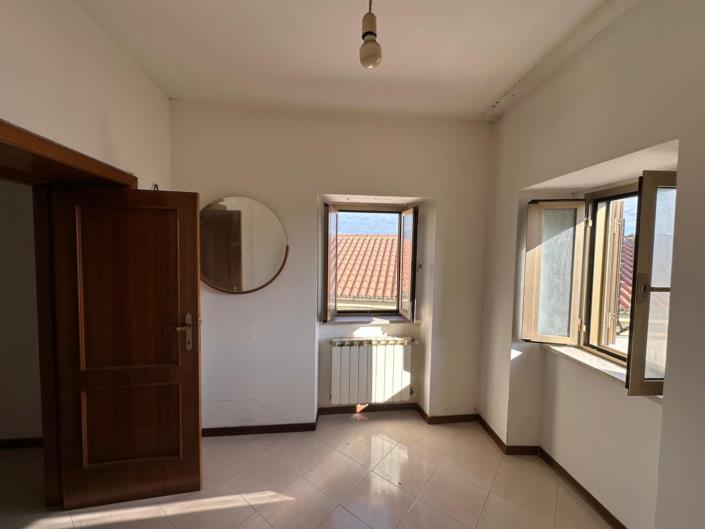 Image No.28-3 Bed Property for sale