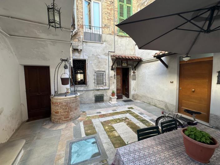 Image No.10-3 Bed Property for sale