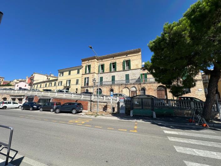 Image No.2-3 Bed Property for sale