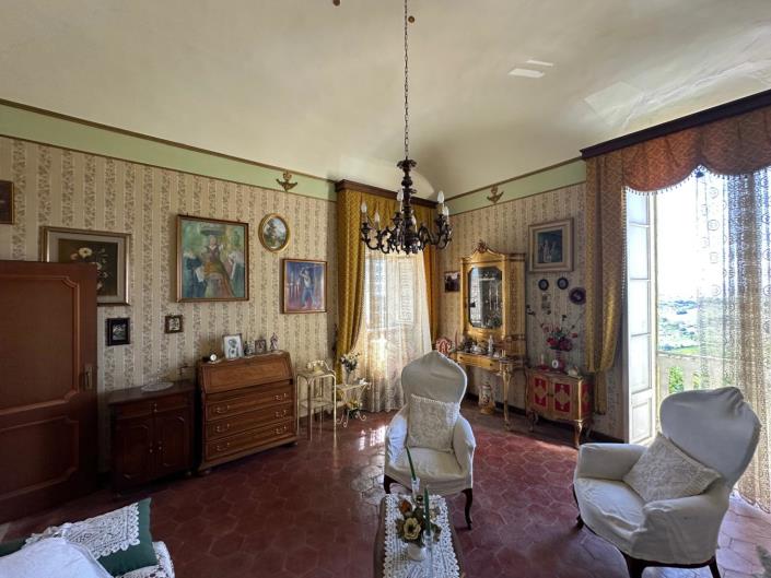 Image No.15-3 Bed Property for sale