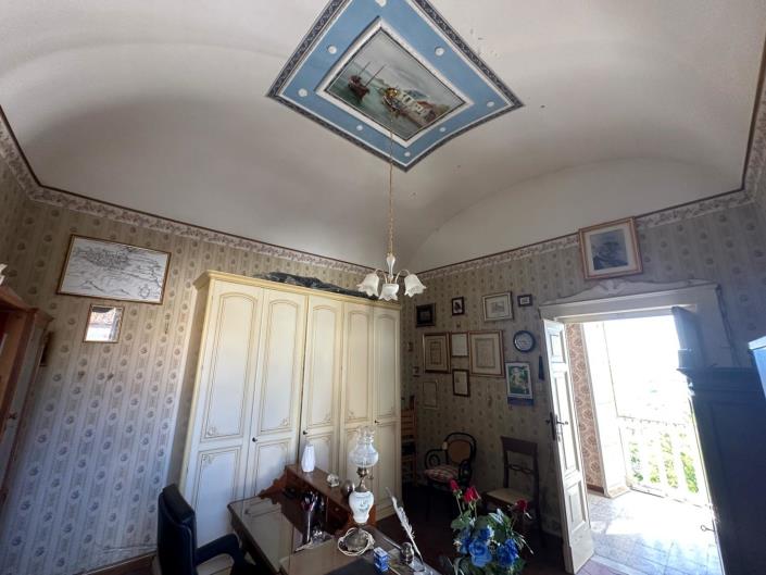 Image No.23-3 Bed Property for sale