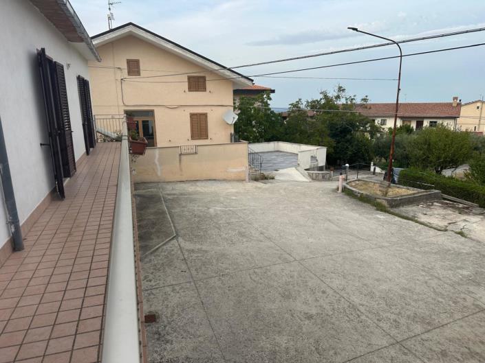 Image No.3-3 Bed Property for sale
