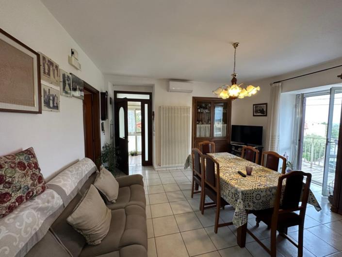 Image No.8-3 Bed Property for sale