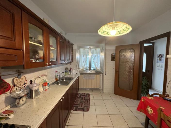 Image No.12-3 Bed Property for sale