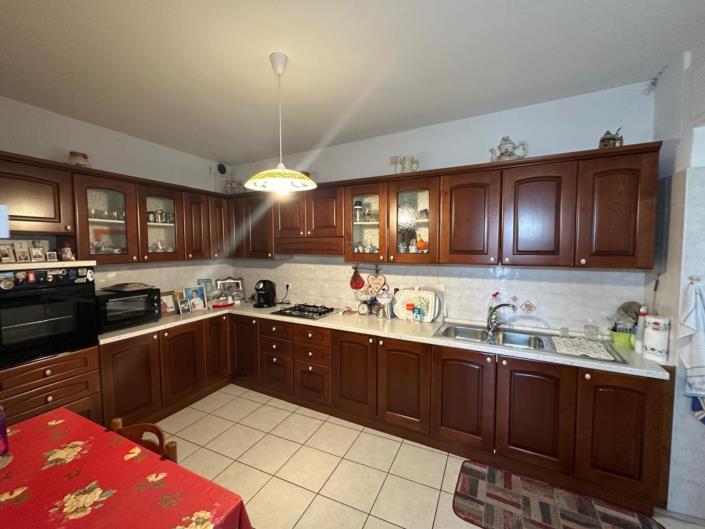 Image No.13-3 Bed Property for sale