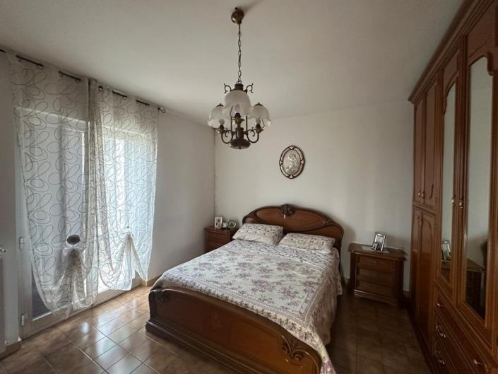 Image No.15-3 Bed Property for sale