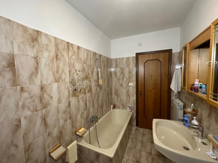 Image No.23-3 Bed Property for sale