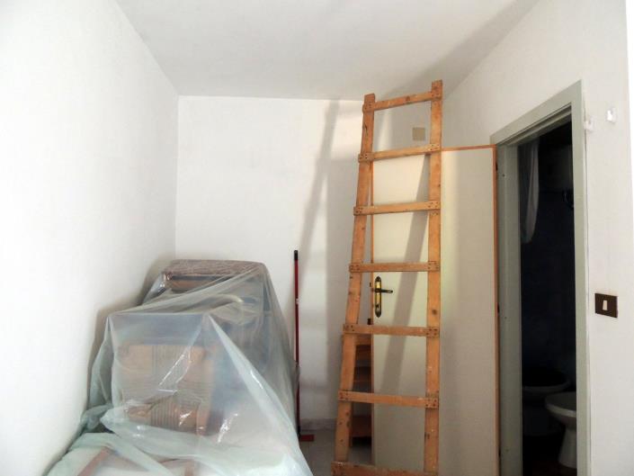 Image No.13-2 Bed Property for sale