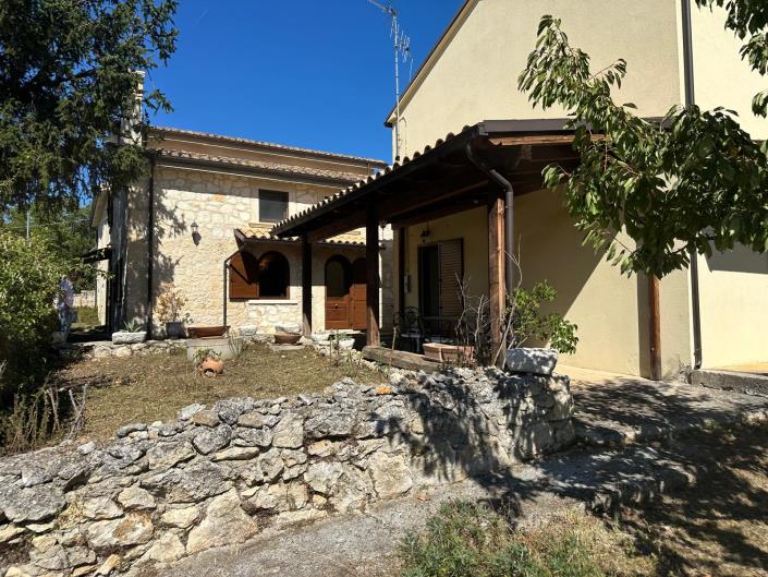 Image No.3-Propriété de 4 chambres à vendre à Roccamorice