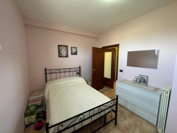 Image No.26-3 Bed Property for sale