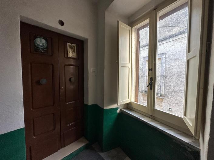 Image No.18-2 Bed Property for sale