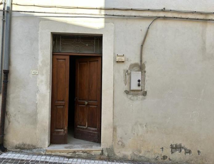 Image No.6-3 Bed Property for sale