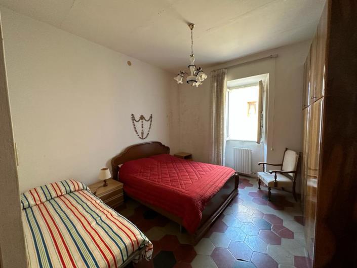 Image No.27-3 Bed Property for sale