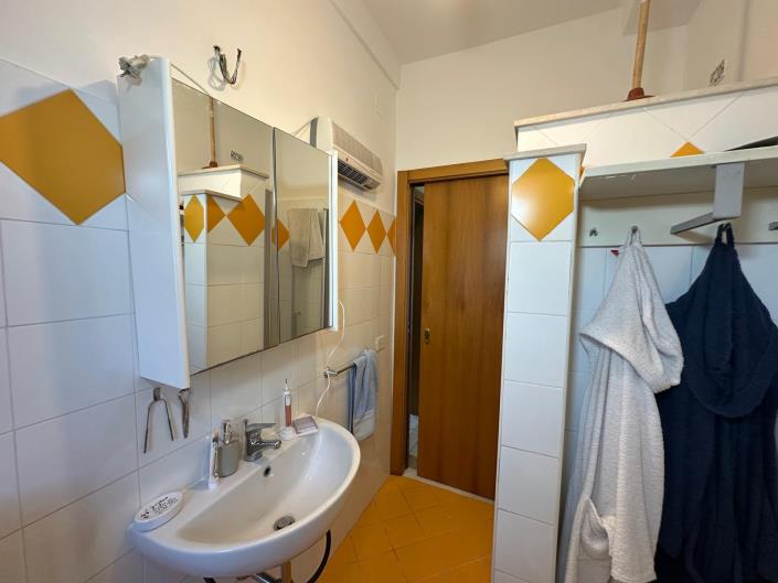Image No.24-3 Bed Apartment for sale