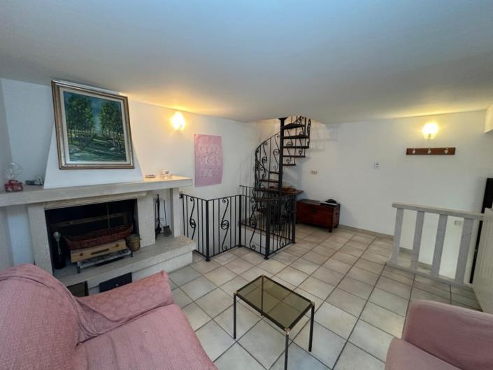 Image No.10-2 Bed House for sale