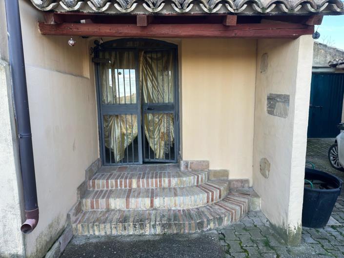 Image No.10-2 Bed Property for sale