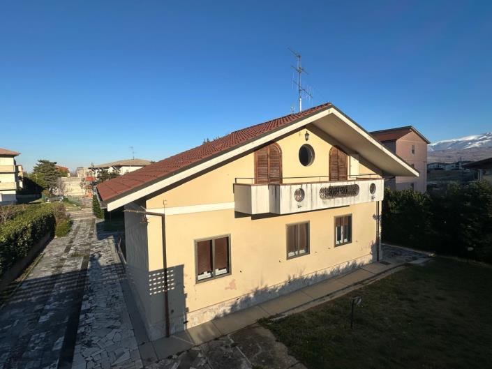Image No.3-5 Bed Villa / Detached for sale