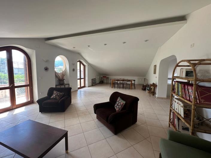 Image No.9-5 Bed Villa / Detached for sale