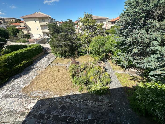 Image No.37-5 Bed Villa / Detached for sale