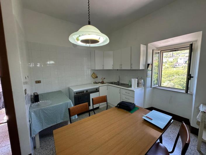 Image No.10-2 Bed Property for sale
