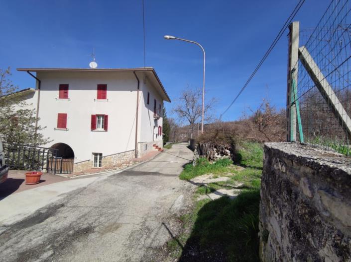 Image No.3-3 Bed Property for sale
