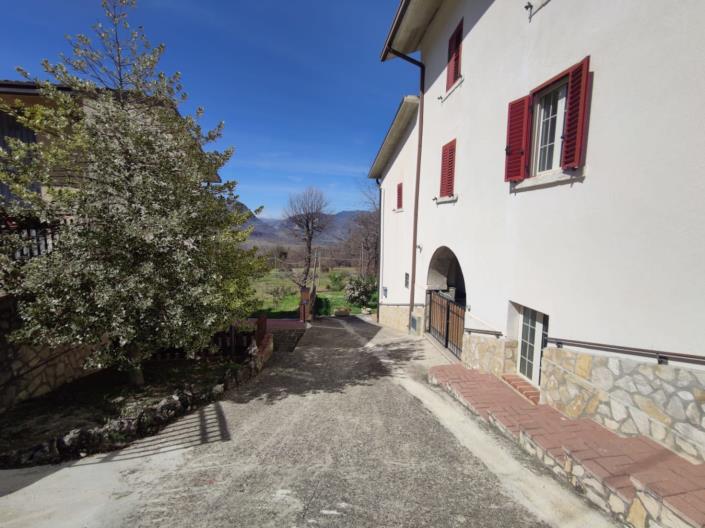 Image No.4-3 Bed Property for sale