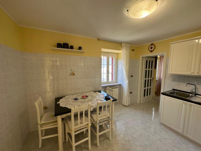 Image No.8-3 Bed Property for sale