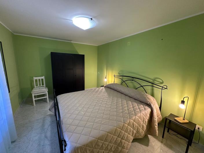 Image No.15-3 Bed Property for sale