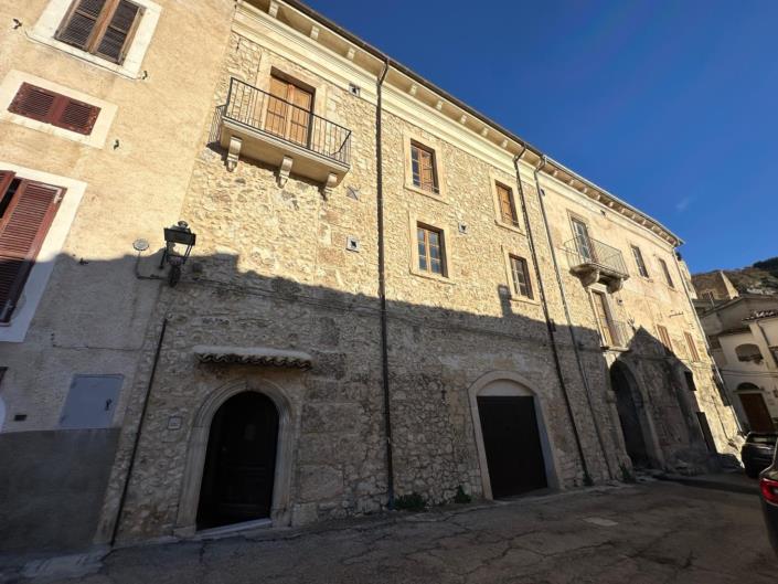 Image No.4-3 Bed Property for sale