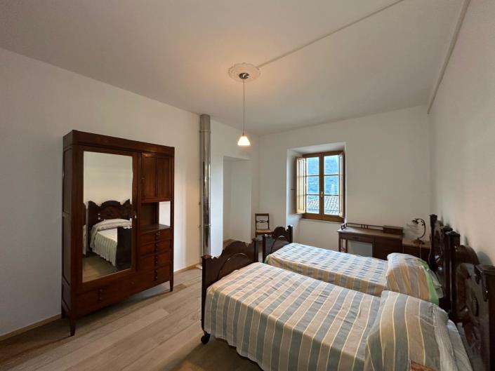Image No.23-3 Bed Property for sale