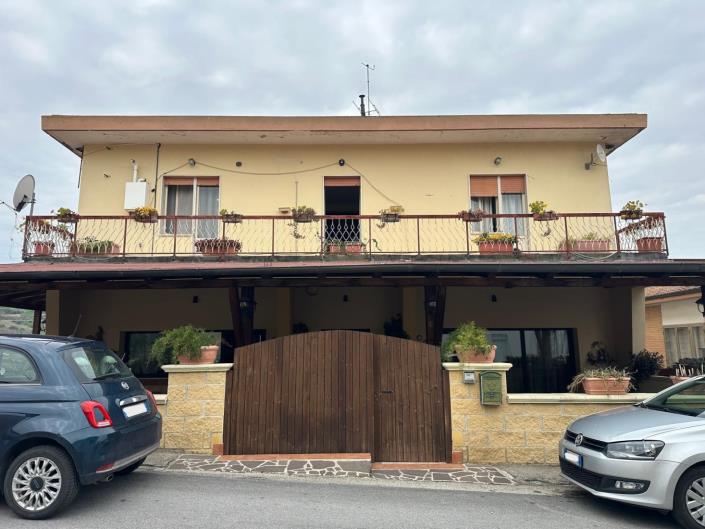 Image No.3-6 Bed Property for sale