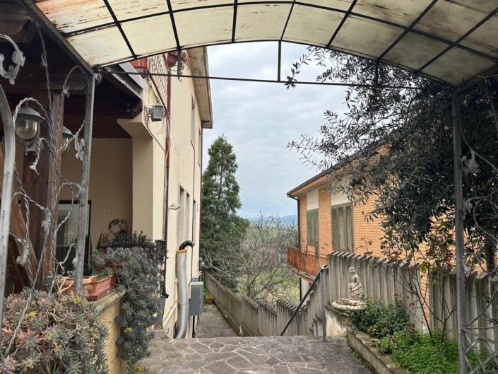 Image No.4-6 Bed Property for sale