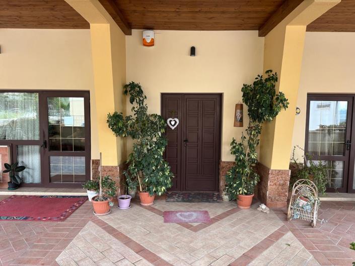 Image No.6-6 Bed Property for sale