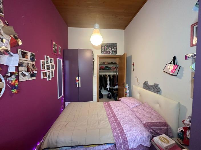 Image No.15-6 Bed Property for sale