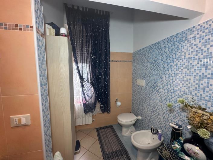 Image No.18-6 Bed Property for sale