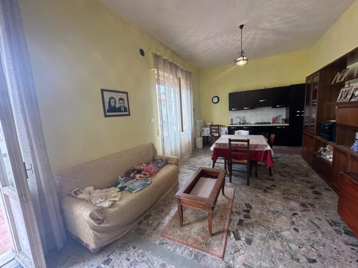 Image No.26-6 Bed Property for sale